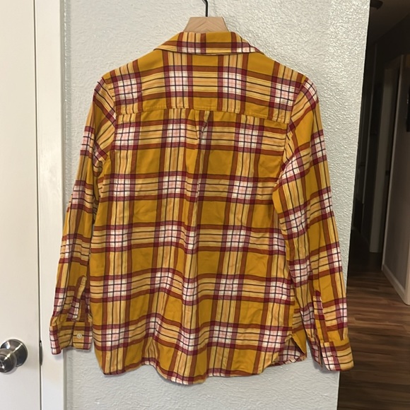 Old Navy Woman’s Classic Flannel Button Down. - Picture 2 of 7